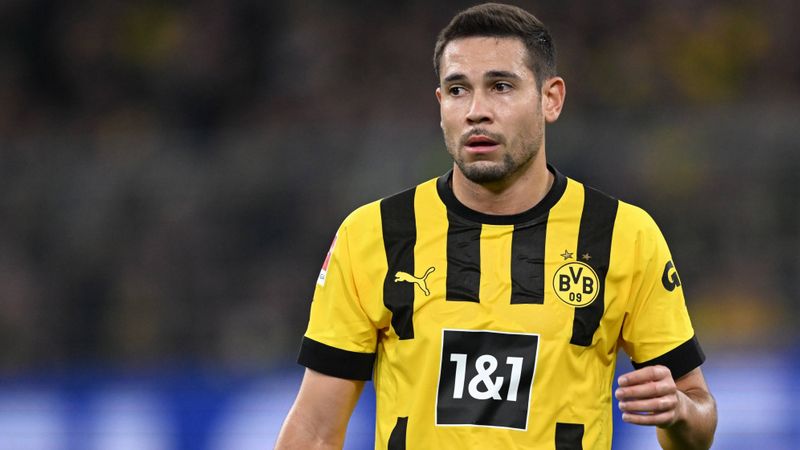 Vào tháng 8 năm 2019, Guerreiro cùng đội giành Siêu cúp DFL sau chiến thắng 2-0 trước FC Bayern Munich. Vào tháng 8 năm 2019, Guerreiro cùng đội giành Siêu cúp DFL sau chiến thắng 2-0 trước FC Bayern Munich.