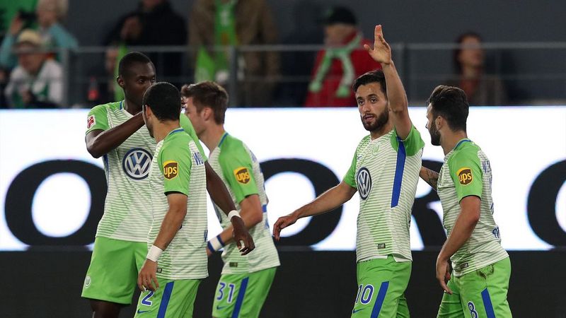 Wolfsburg cũng từng giành được Cúp quốc gia Đức vào năm 2015, khi họ đánh bại Borussia Dortmund 3-1 trong trận chung kết. Wolfsburg cũng từng giành được Cúp quốc gia Đức vào năm 2015, khi họ đánh bại Borussia Dortmund 3-1 trong trận chung kết.